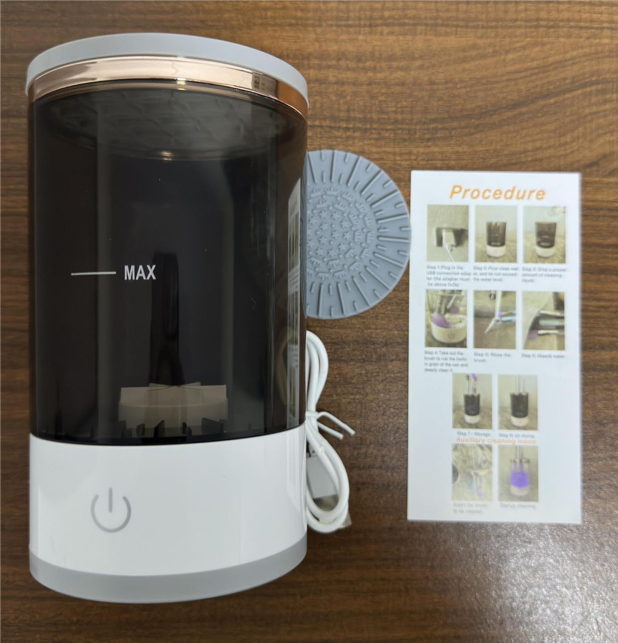 Nettoyeur, séchoir et rangement pour pinceaux de maquillage électriques